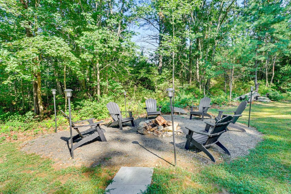 Near Beach: Coastal Maine Getaway w/ Yard House in Wells