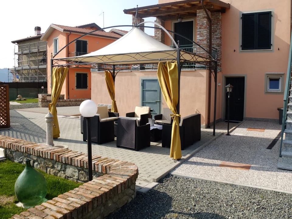 Property building, Living room, Decorative detail, Internal: Not applicable to any particular room