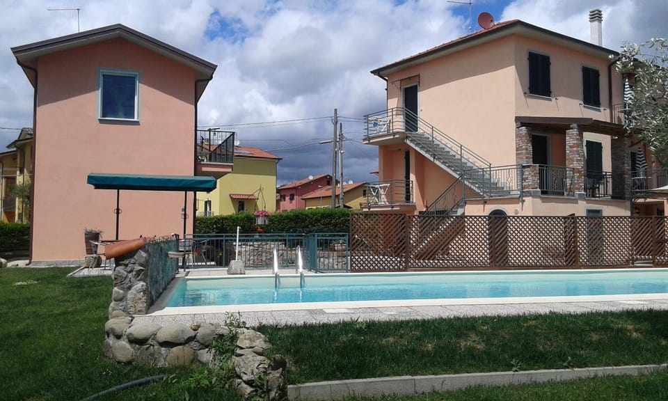 Property building, Swimming pool, Swimming pool