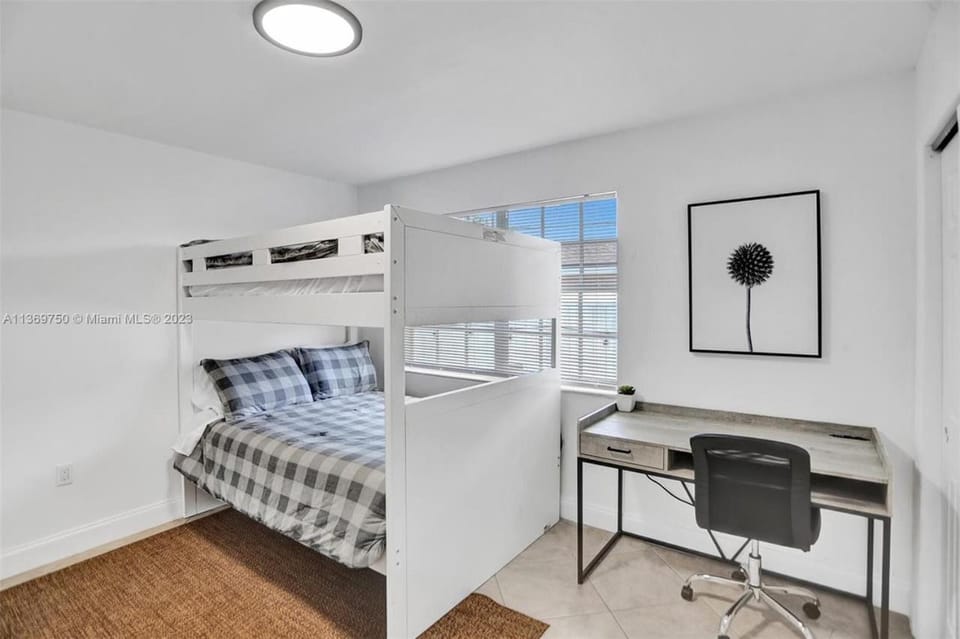 Cozy Fun House 4 2 Aventura Stadium Beach House in Ives Estates