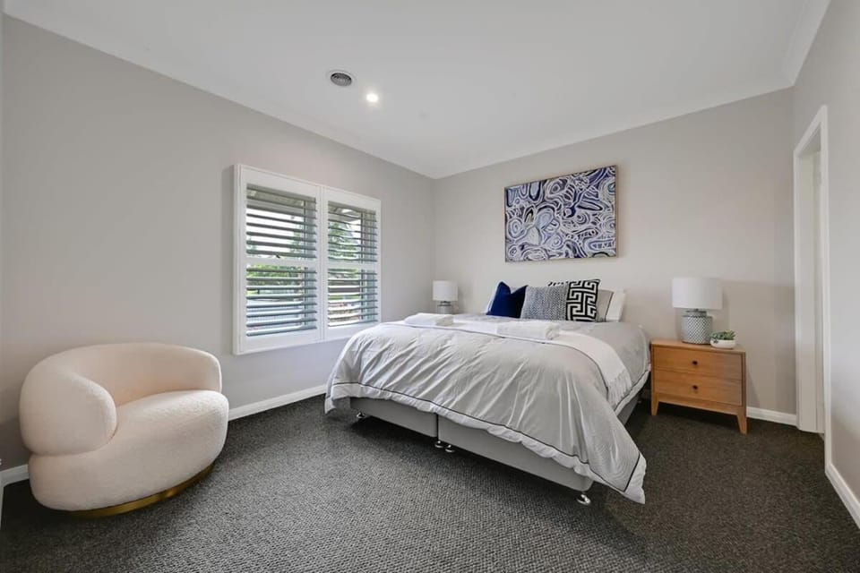 Paradise on Prince - Sleek & Stylish, Dog Friendly House in Orange