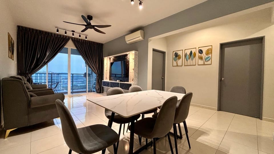 TV and multimedia, Living room, Seating area, Dining area, Evening entertainment, air conditioner