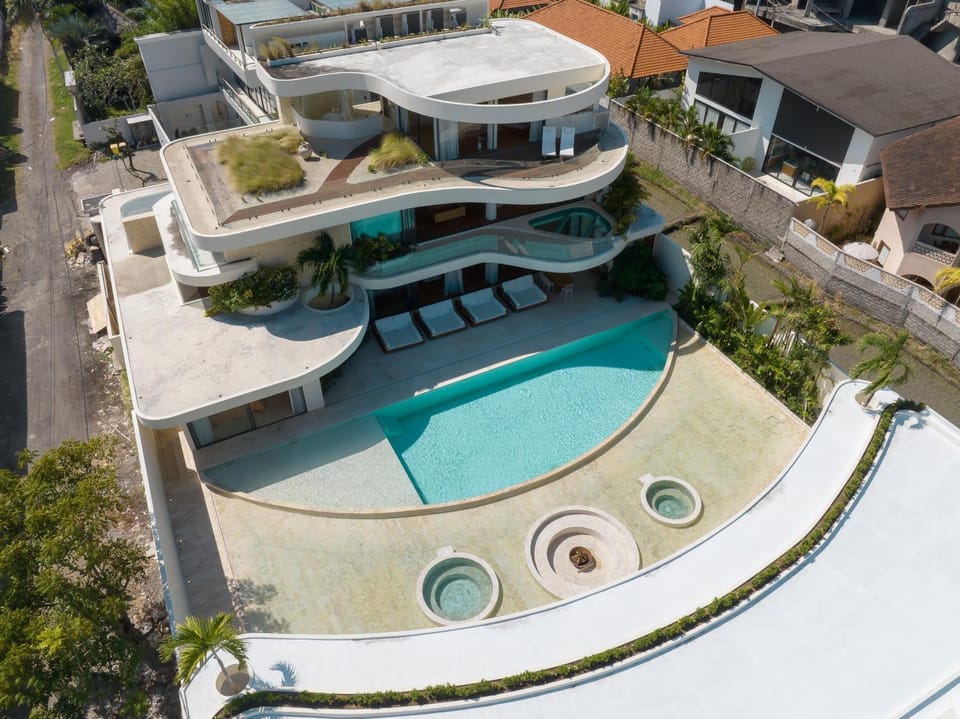 Villa Babylon - 8BR Lux Seseh Villa, 3 pools, Jacuzzi, Ocean views Villa in Mengwi