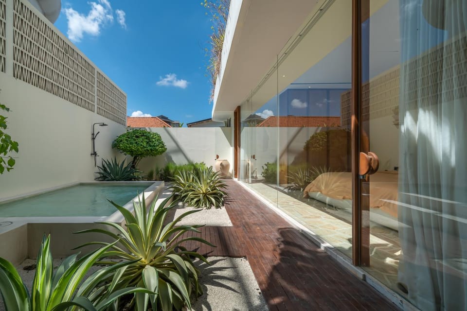 Villa Babylon - 8BR Lux Seseh Villa, 3 pools, Jacuzzi, Ocean views Villa in Mengwi