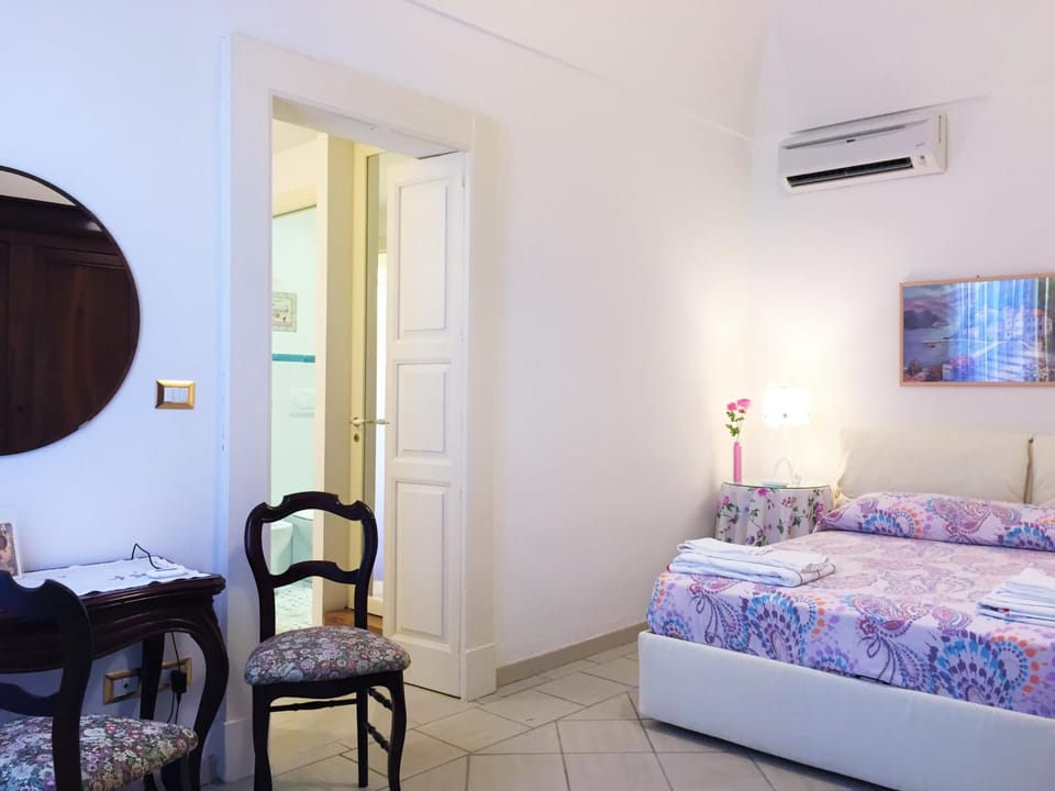 Bathroom, Photo of the whole room, Bedroom
