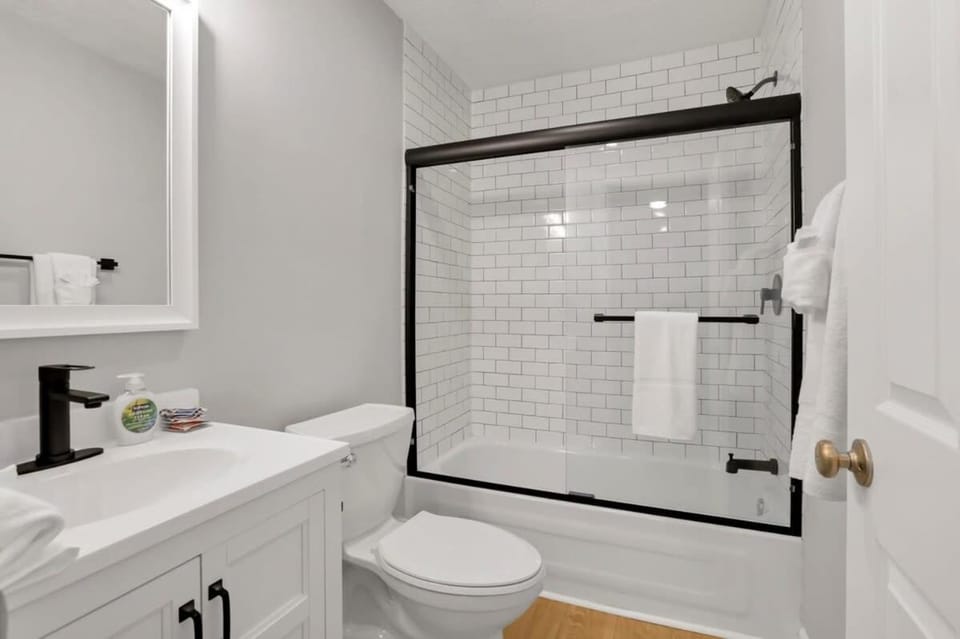 The Schumacher Place - NEW 2 BR Apartment in German Village