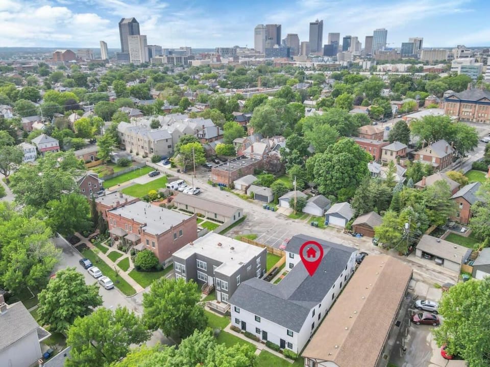 The Schumacher Place - NEW 2 BR Apartment in German Village