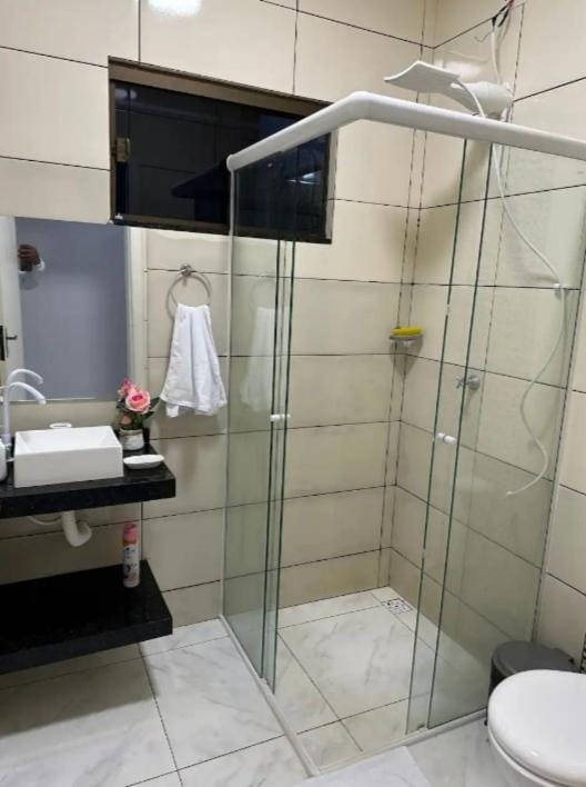 Shower, Toilet, towels