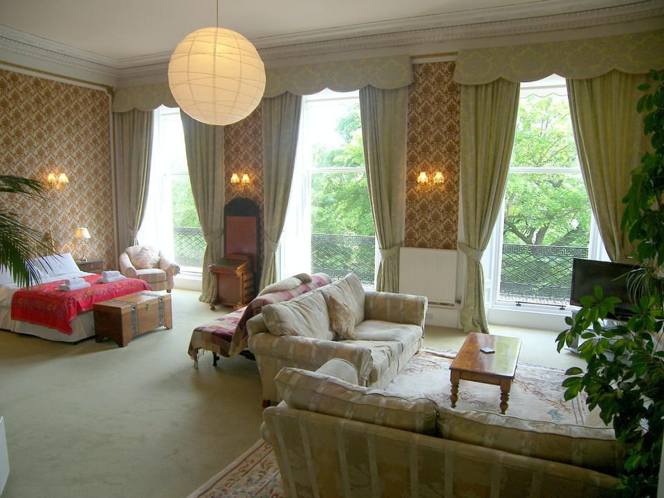 Day, Photo of the whole room