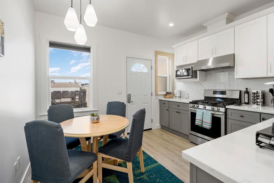 Modern 2Bed 2Bath w/ parking in Excelsior District House in San Francisco