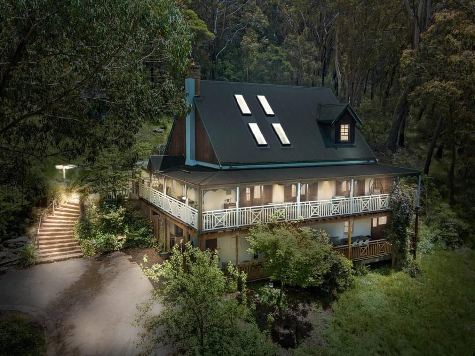 Highgate - Cover Featured on Highlife Magazine! House in Bowral