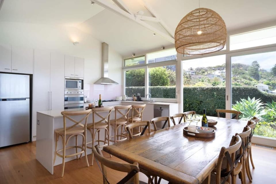 The Bungan - Beachfront w Access to Bungan Beach House in Pittwater Council