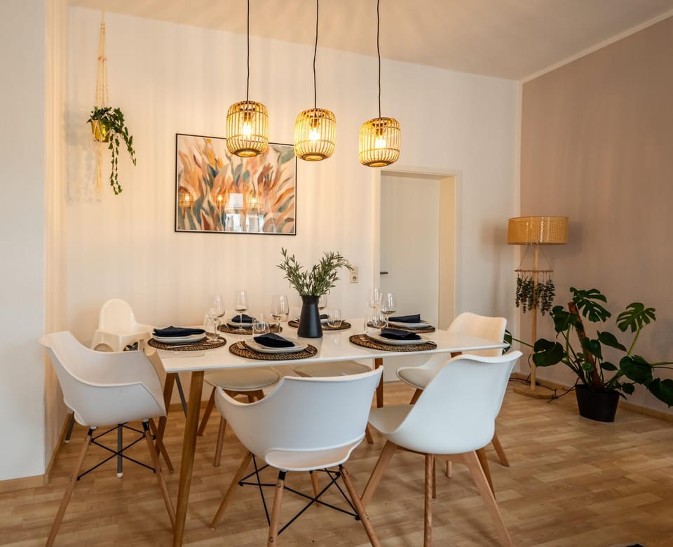 Living room, Dining area, Food, Breakfast, Lunch, Dinner, Family