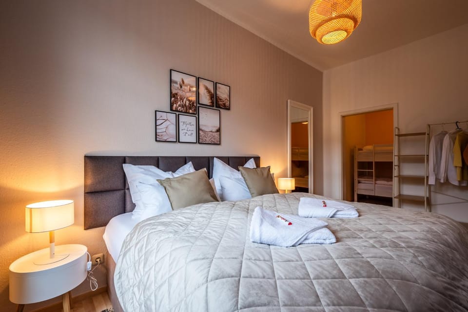 Bed, Decorative detail, Bedroom, bunk bed, Family