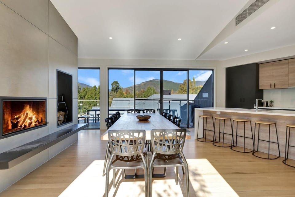 Mountain Mist Retreat - 5 Bedrooms House in Porepunkah