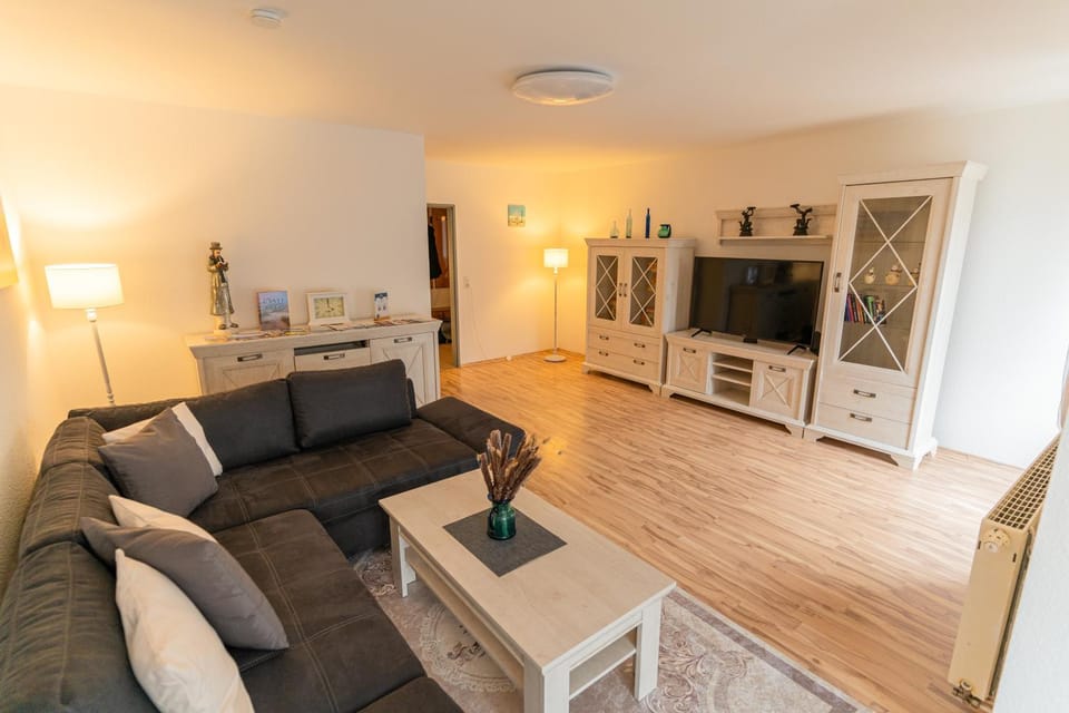 Communal lounge/ TV room, TV and multimedia, Living room