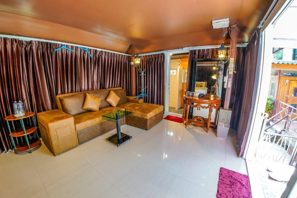 Living room, Seating area, air conditioner