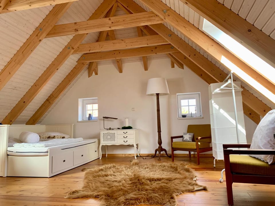 Bed, Living room, Photo of the whole room, Seating area, Bedroom