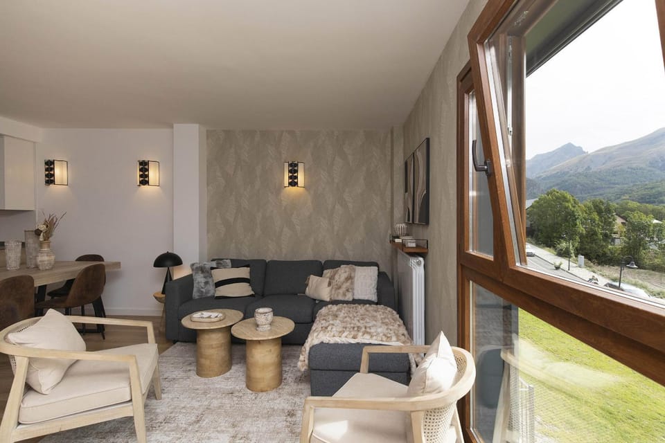 Communal lounge/ TV room, Living room