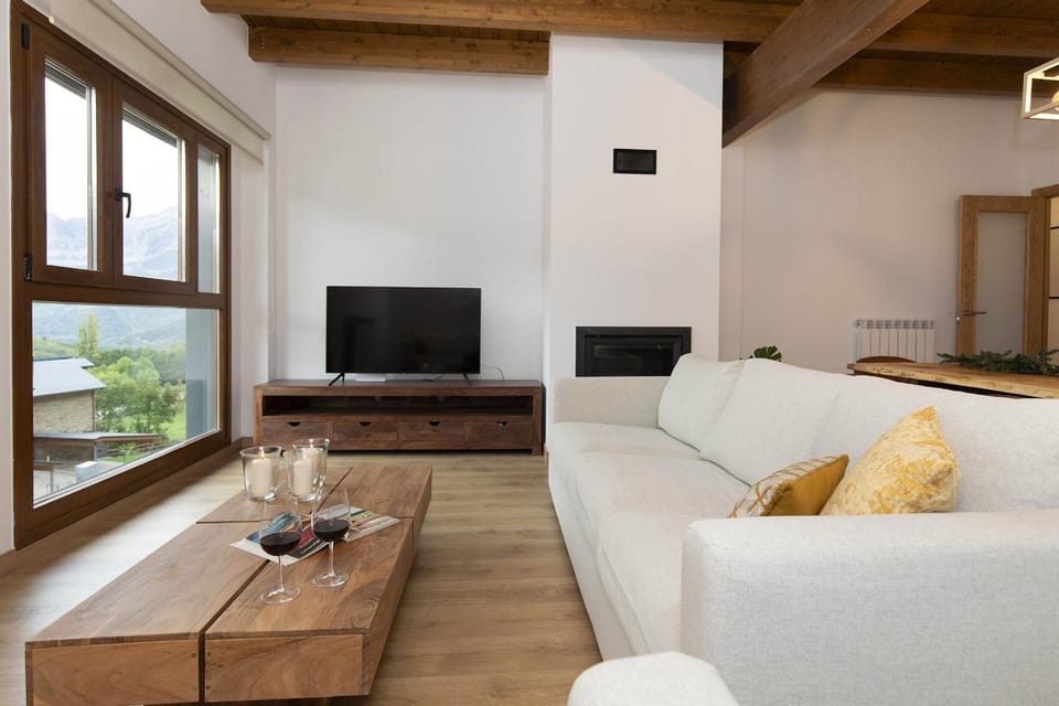 Communal lounge/ TV room, Living room