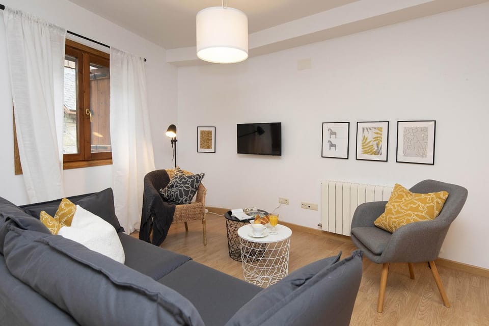 Communal lounge/ TV room, Living room