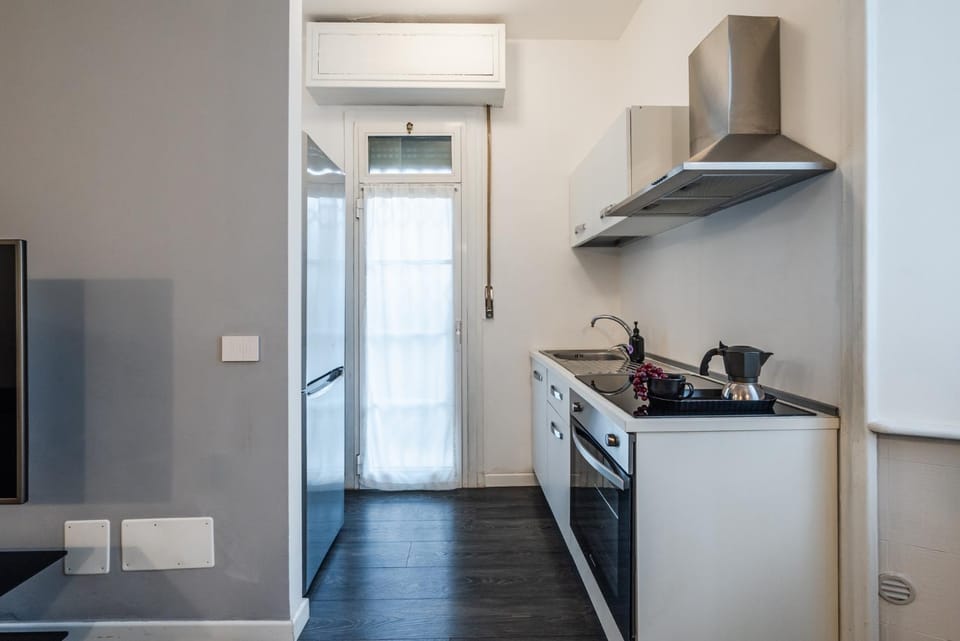 Kitchen or kitchenette, oven, stove