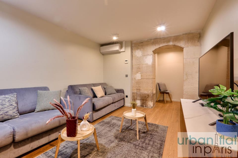 Urban Flat 77 - Sublime and Spacious Flat in Le Marais Apartment in Paris