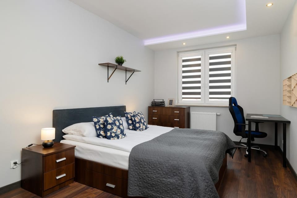 Bed, Photo of the whole room, Bedroom, hair dresser