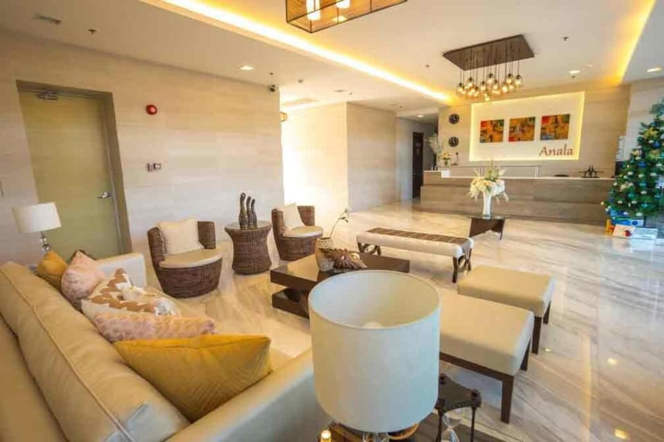 Staycation bigger room Hotel in Muntinlupa