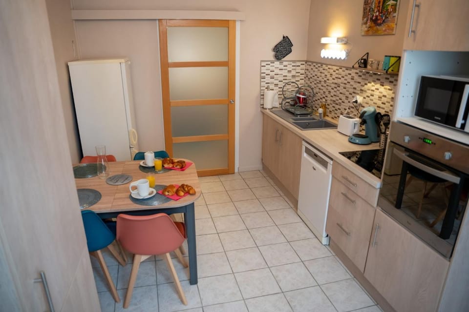 Dining area, Food, dishwasher, minibar, pet friendly, stove