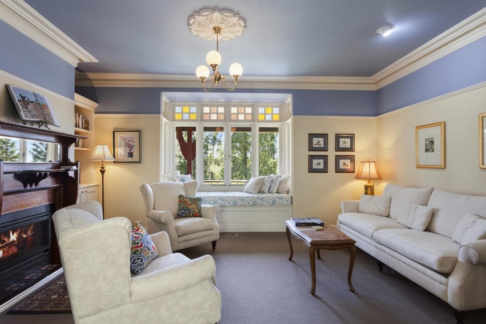 Communal lounge/ TV room, Lounge or bar, fireplace, fireplace, sunbed