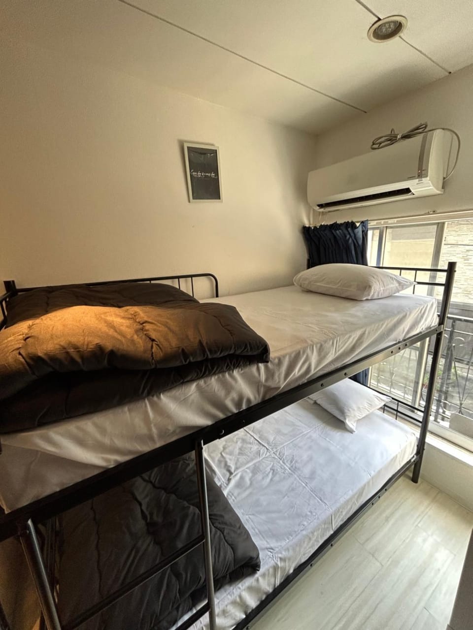 Bed, Photo of the whole room, Bedroom, bunk bed, air conditioner