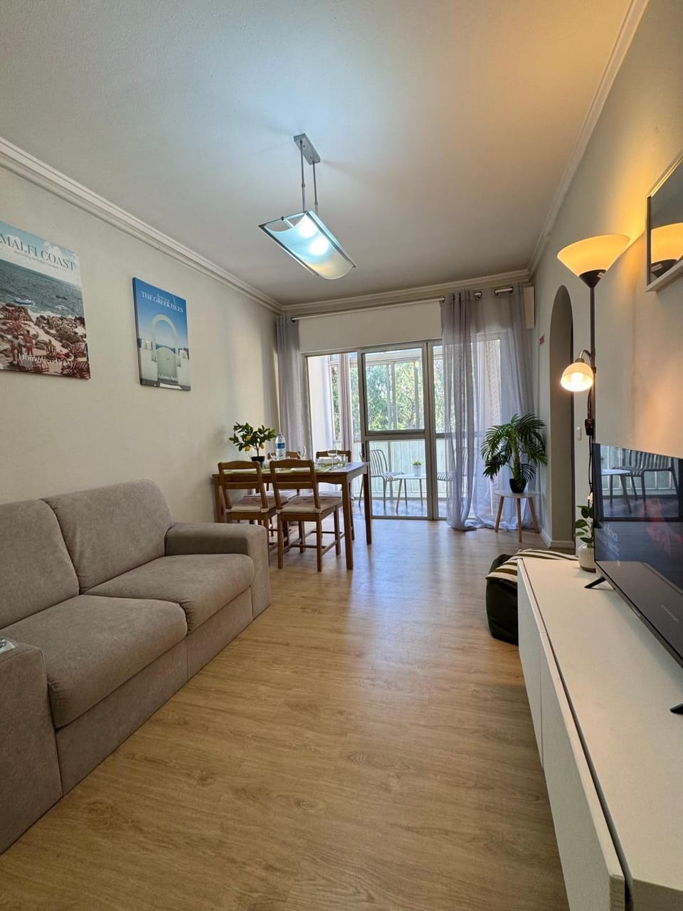 Balcony/Terrace, Living room, Supermarket/grocery shop, internet, towels