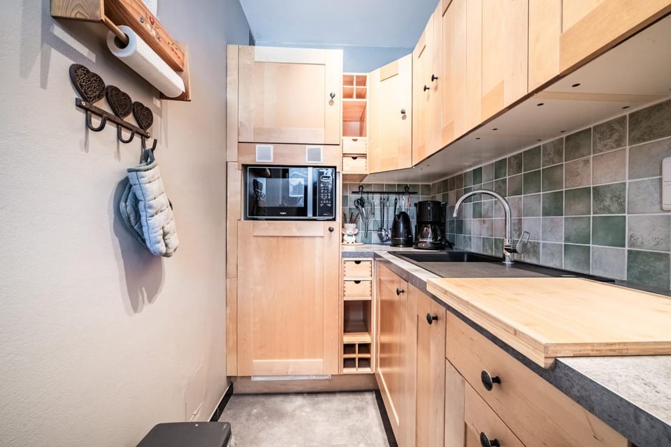 Kitchen or kitchenette, Living room