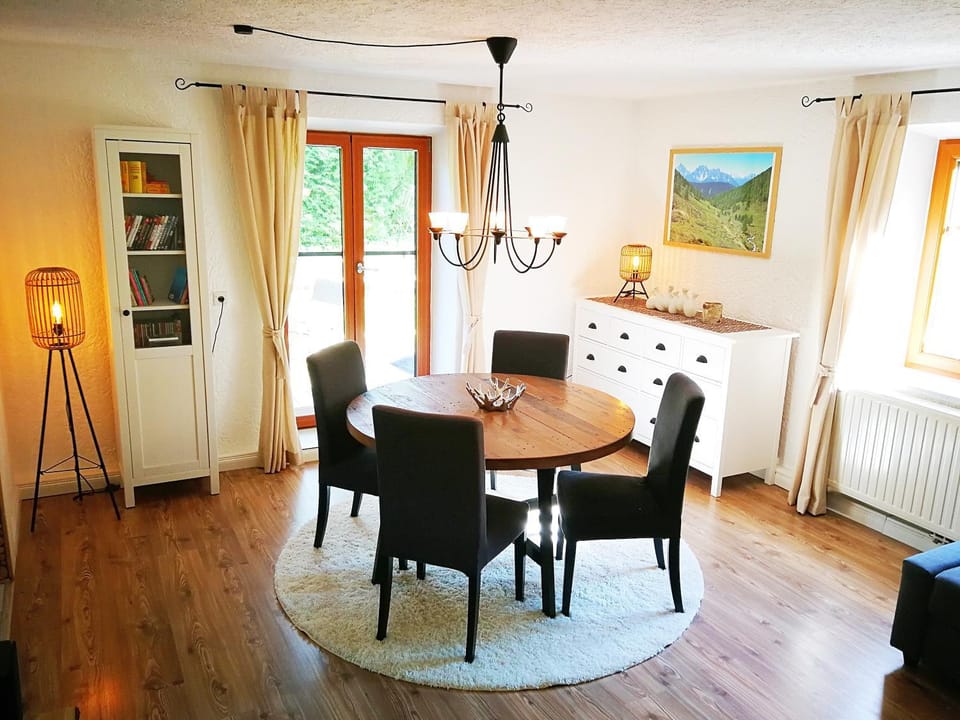 Living room, Dining area
