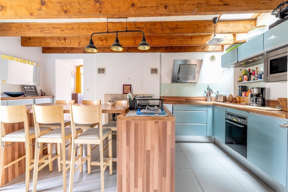 Kitchen or kitchenette, Living room