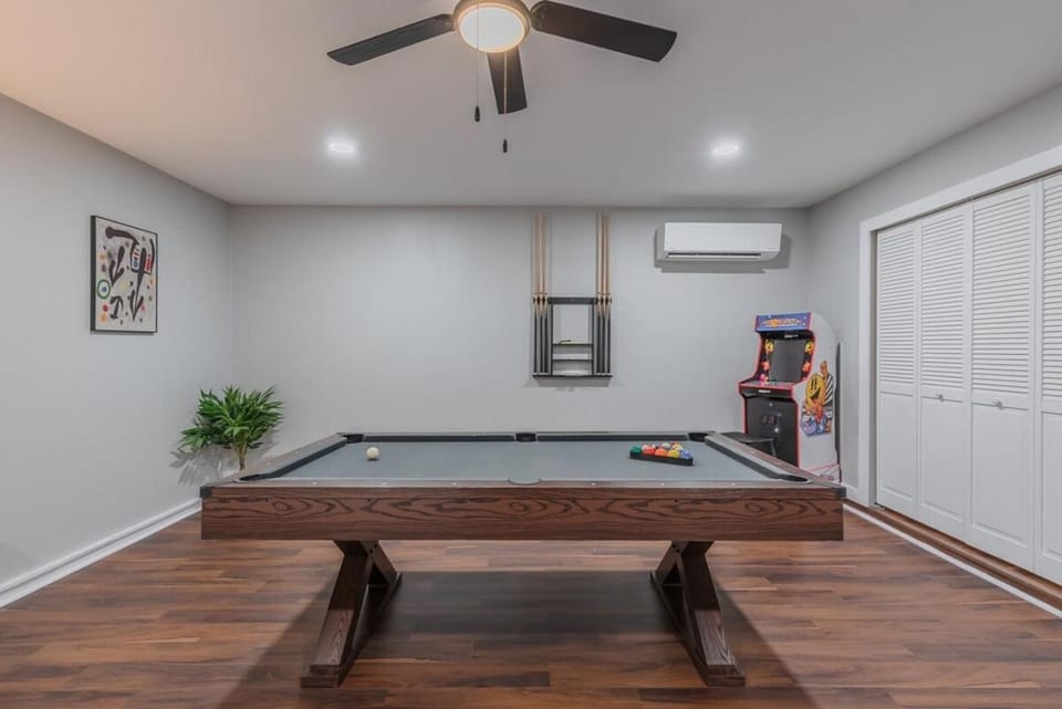 Stunning Deck, Hot-tub view to Lake & Golf course House in San Antonio