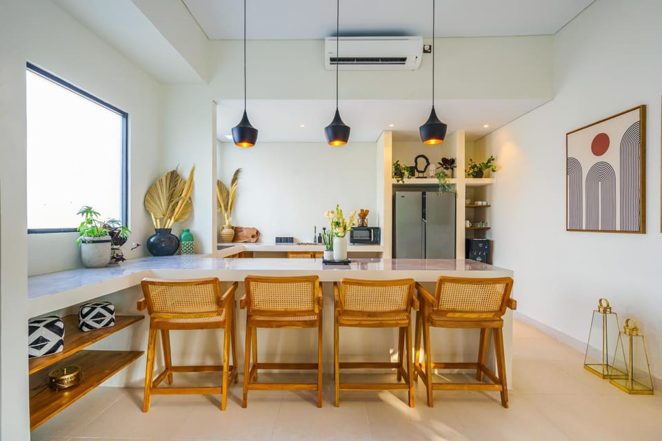 Kitchen or kitchenette, Seating area, Dining area, air conditioner