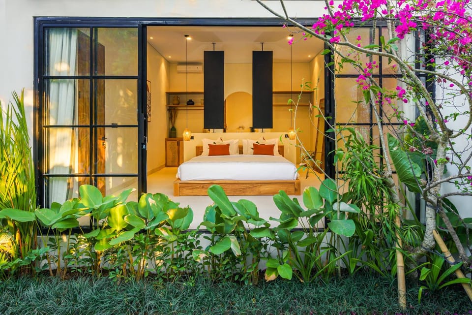 Garden, Photo of the whole room