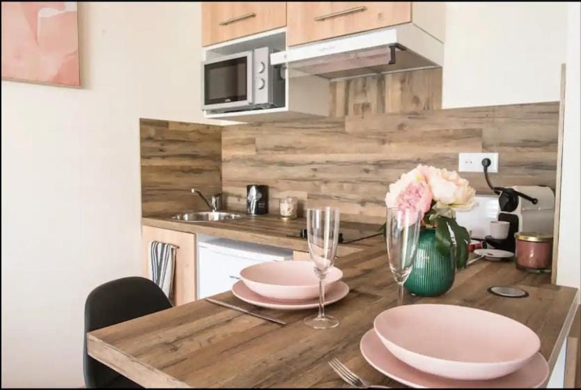 Dining area, kitchen