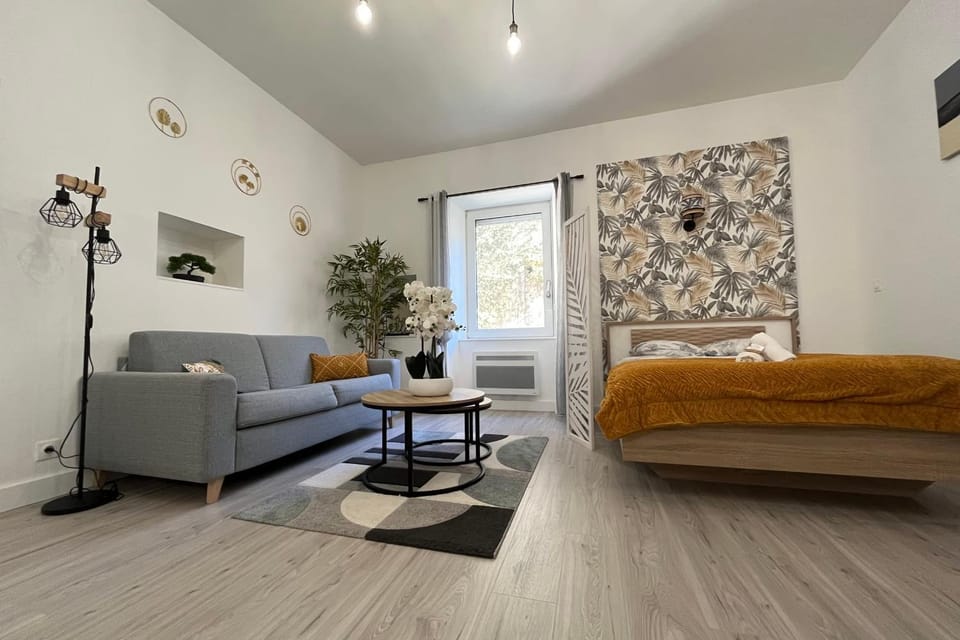 Bed, Living room, Photo of the whole room, Bedroom