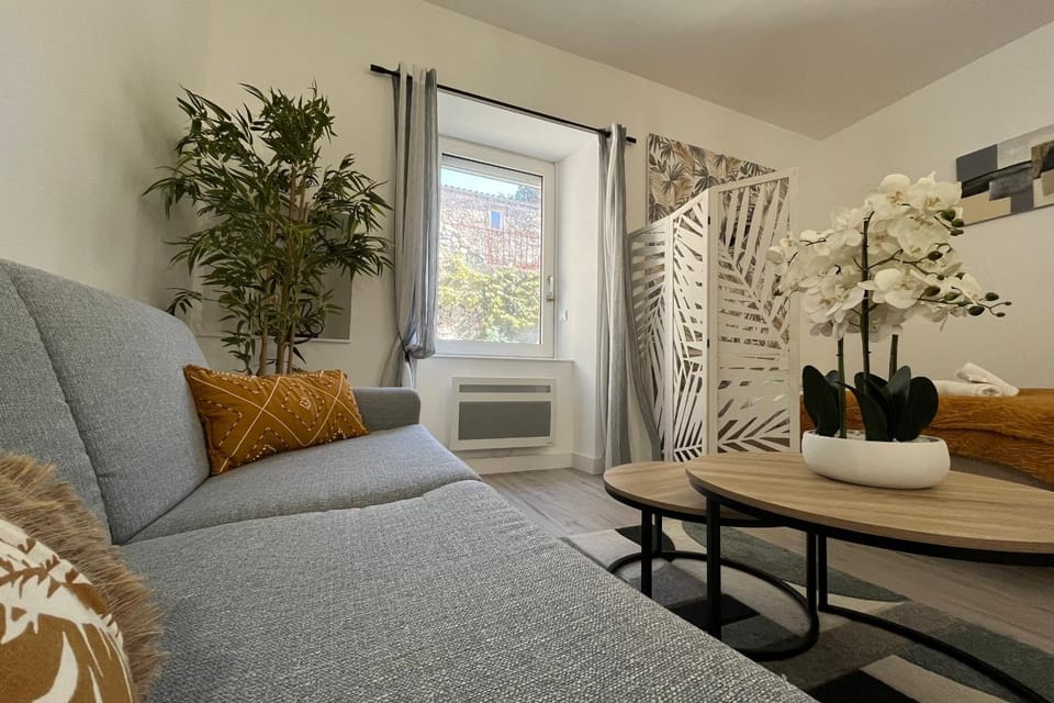 Living room, Photo of the whole room, Seating area