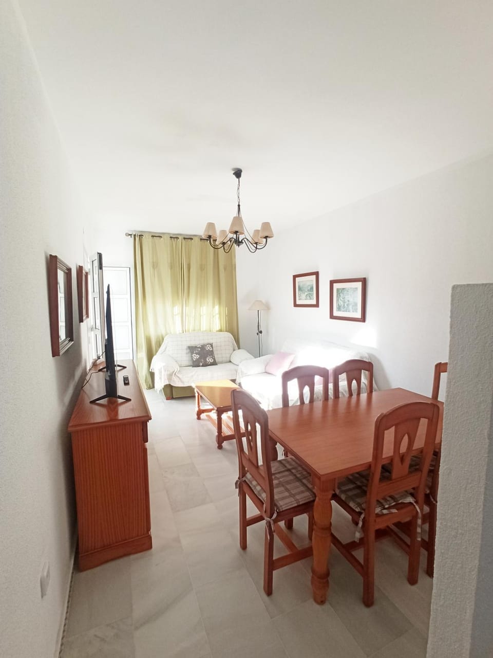 Communal lounge/ TV room