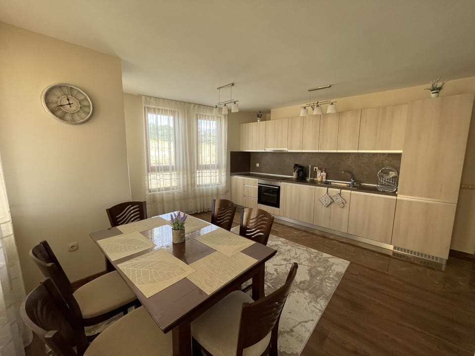 Kitchen or kitchenette, Living room, Seating area, Dining area, pet friendly, stove