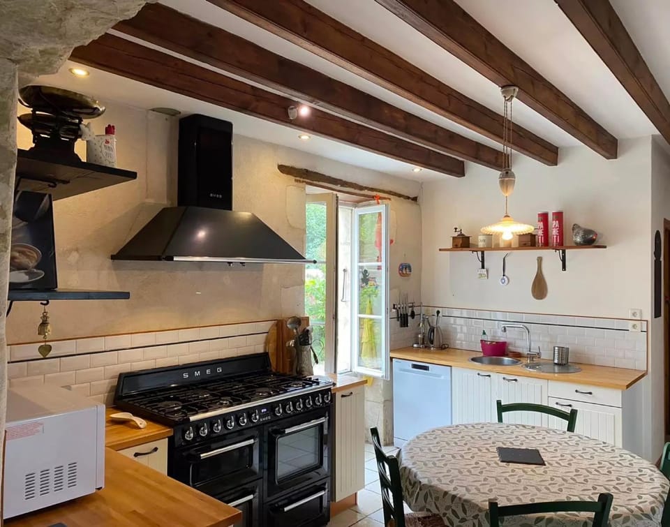 Property building, Kitchen or kitchenette, Living room