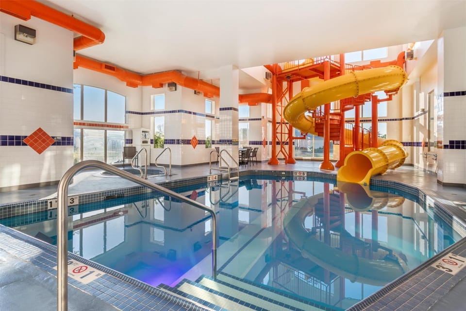 Pool view, Swimming pool, Swimming pool