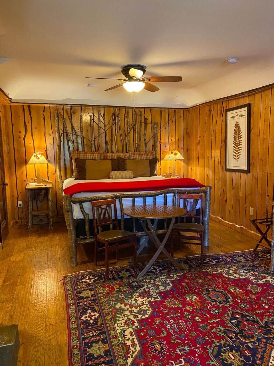 Coffee/tea facilities, Bedroom, Lake view, Bath, fireplace