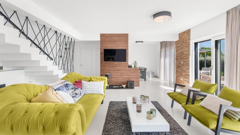 Living room, Seating area, air conditioner