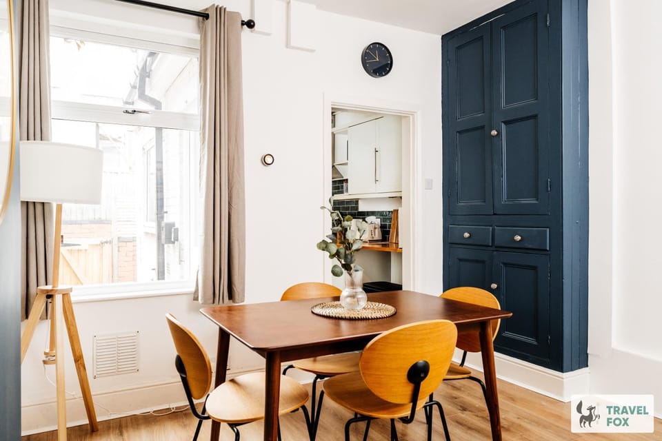 Seating area, Dining area