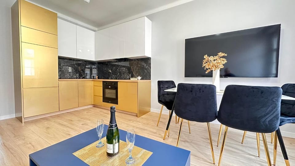 TV and multimedia, Kitchen or kitchenette, Seating area, Dining area